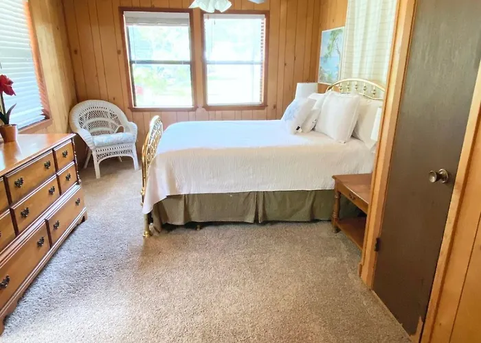 Holiday home 2br-bay Access-wifi-pet-friendly